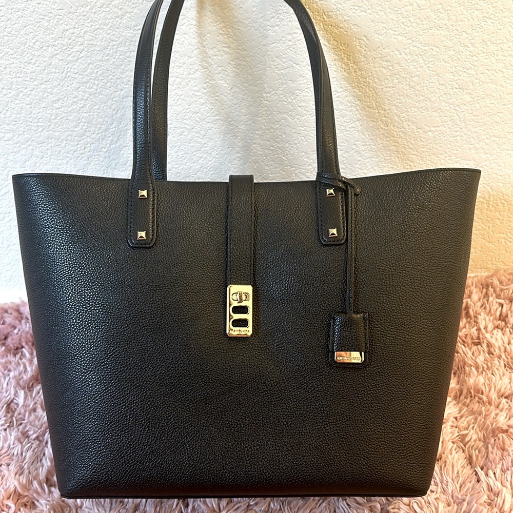 Michael Kors Carryall Tote
